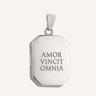 Silver pendant with 'AMOR VINCIT OMNIA' engraving on a white background